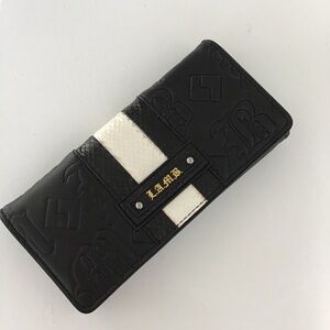 L.A.M.B. by Gwen Stefani black clutch wallet with b/w snake skin like detail